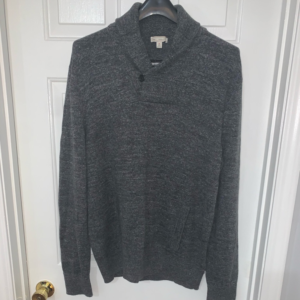 Gap sweater